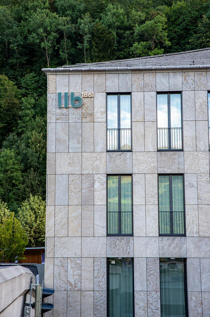 LLB wechselt ihr Logo am Hauptsitz, Vaduz