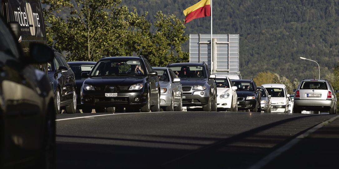 Verkehr RheinbrÃ¼cke Bendern 141009