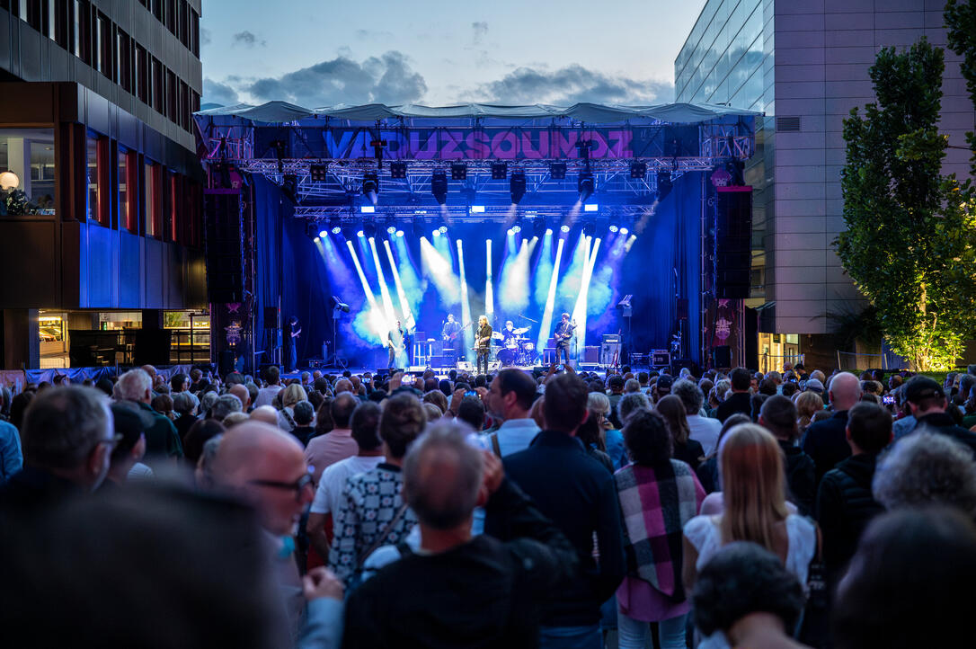 Auftakt Vaduz Soundz Stephan Eicher und 40 Jahre Bluebones, Vadu