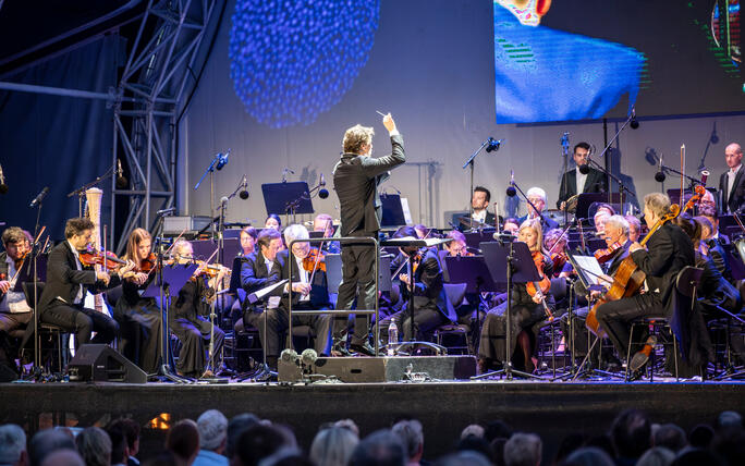 Abschlusskonzert Kevin Griffiths und das Sinfonieorchester Liech