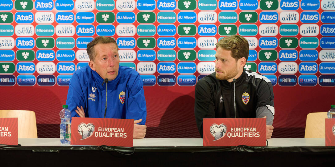 Nationaltrainer Konrad Fünfstück und Captain Nicolas Hasler beantworteten gestern die Fragen der Medien.