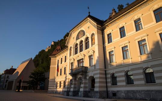 Regierungsgebäude Regierung Vaduz 140717