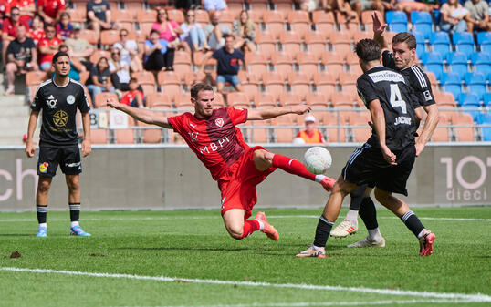 Denis Simani trifft zum erlösenden 3:2 in der Nachspielzeit.