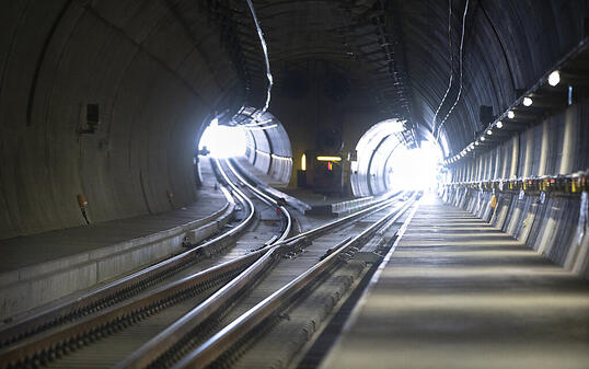 Ausgehöhlt ist er schon seit längerem. In einem Jahr sollen auch regulär Züge durch den Ceneri-Basistunnel verkehren. (Archivbild)