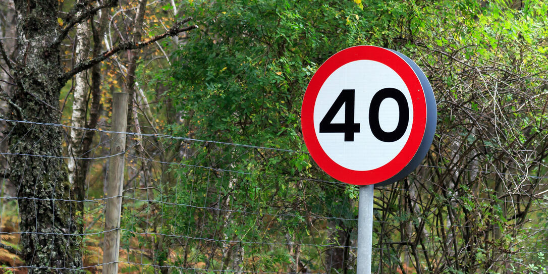 40 MPH UK road sign