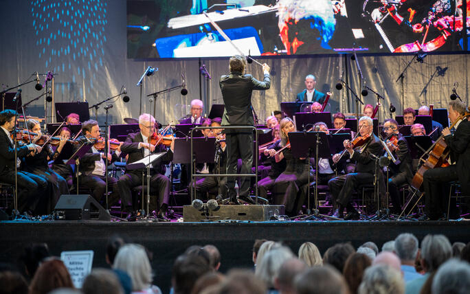 Abschlusskonzert Kevin Griffiths und das Sinfonieorchester Liech