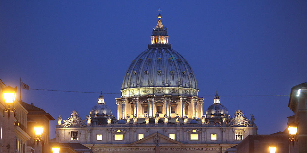 Noch spektakulärer beleuchtet werden sollte der Petersdom zum Auftakt des Heiligen Jahres (Aufnahme vom Januar 2014).