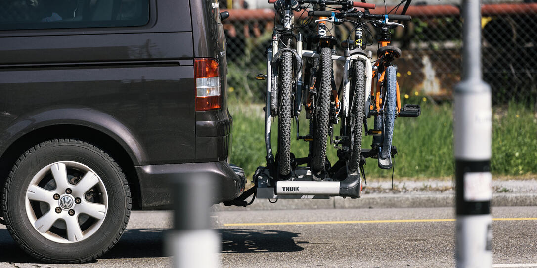 VELO, VELOS, VELOFAHRER, FAHRRADFAHRER, RADFAHRER, FAHRRAEDER, FAHRRADTRAEGER,