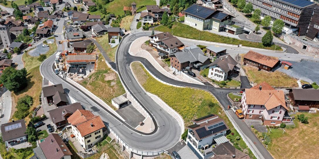 230612 Strasse fertig - Triesenberg Bergstrasse - Flugaufnahme