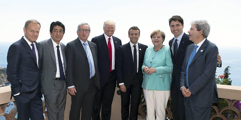 Fürs G7-Gruppenfoto zum Abschluss gab es auch einige Lächeln