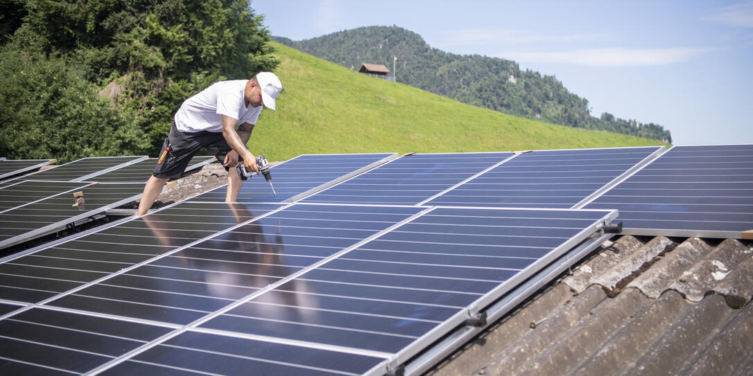 GEWERBEHALLE, PHOTOVOLTAIK, PV, SONNENENERGIE, SOLARENERGIE, SOLARSTROM, SOLARZELLEN, SOLARANLAGE, SOLAR-ANLAGE, SOLARPANEL, SOLAR-PANEL, SOLARMODUL, SOLAR-MODUL, STROM, SONNENKOLLEKTOR, SONNENKOLLEKTOREN, PV-MODUL, PHOTOPHOLTAIKMODUL, PV-ANLAGE, PHOTOVOLT