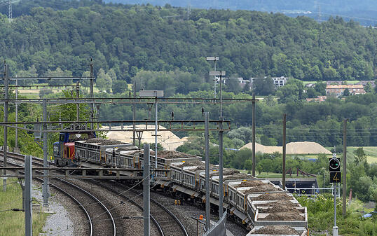 Grünes Licht für einen weiteren Ausbau des Bahnnetzes: Der Nationalrat will bis ins Jahr 2035 knapp 13 Milliarden Franken sprechen. (Themenbild)